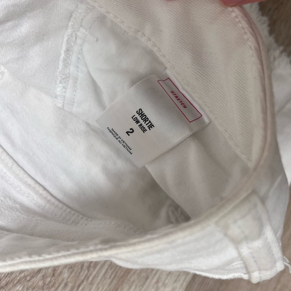Express Low Rise Shorts - size 2 - Picture 2 of 4
